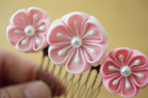 桃色のお花のキッズヘアコーム 3枚目の画像