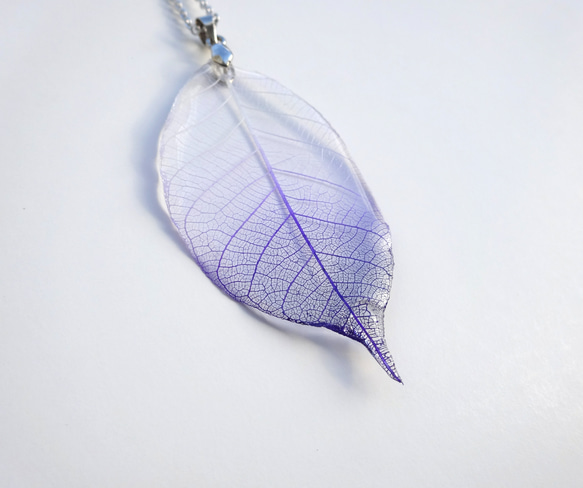 Purple Gradation Leaf Pendant 1枚目の画像