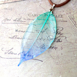 Blue ＆ Green Gradation Leaf Pendant 2枚目の画像