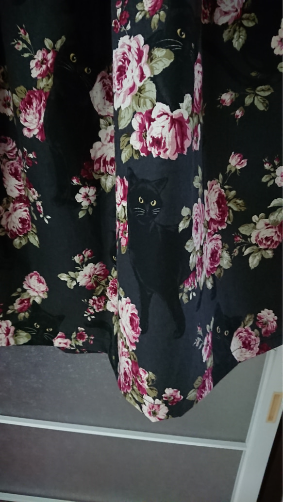 黒猫と薔薇 コットンリネン ロングスカート 3枚目の画像