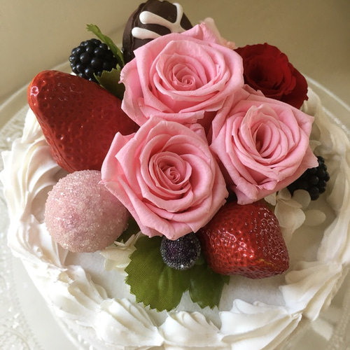 いちごと薔薇のプリザーブドフラワーケーキ プリザーブドフラワー