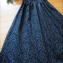 小花柄ギャザースカート　フレアスカート　フリーサイズ　ブラック　綿100 5枚目の画像