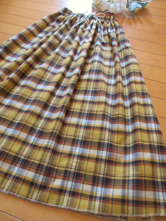 大きなチェックがかわいいギャザースカート　綿100微起毛　マスタード　フリーサイズ 4枚目の画像