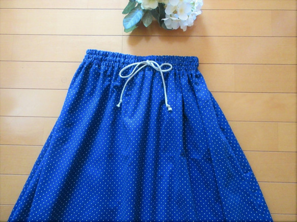 ブルーのドットがかわいい☆コーデュロイのスカート☆フリーサイズ 3枚目の画像