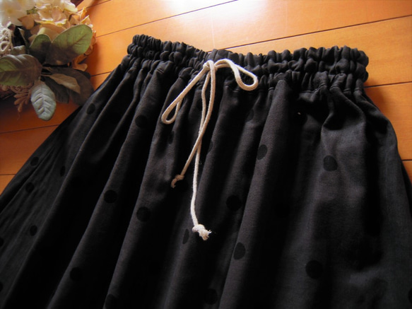 シンプルギャザースカート　フリーサイズ　ブラックドット　RickRack 2枚目の画像