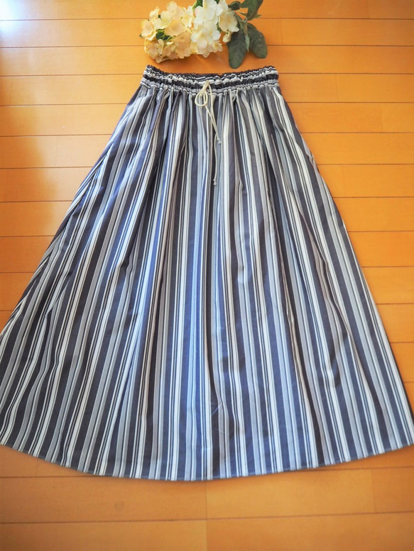 マルチストライプ　ギャザースカート　フリーサイズ　綿100　モノトーン系 2枚目の画像
