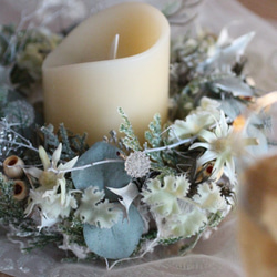 ～kobina~柊とビジューのシルバーリースとLEDキャンドルのセット/リモコン付き 1枚目の画像