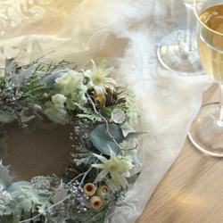 ～kobina~柊とビジューのシルバーリースとLEDキャンドルのセット/リモコン付き 2枚目の画像