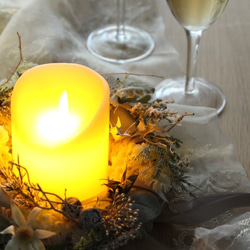 ～kobina~柊とビジューのシルバーリースとLEDキャンドルのセット/リモコン付き 3枚目の画像