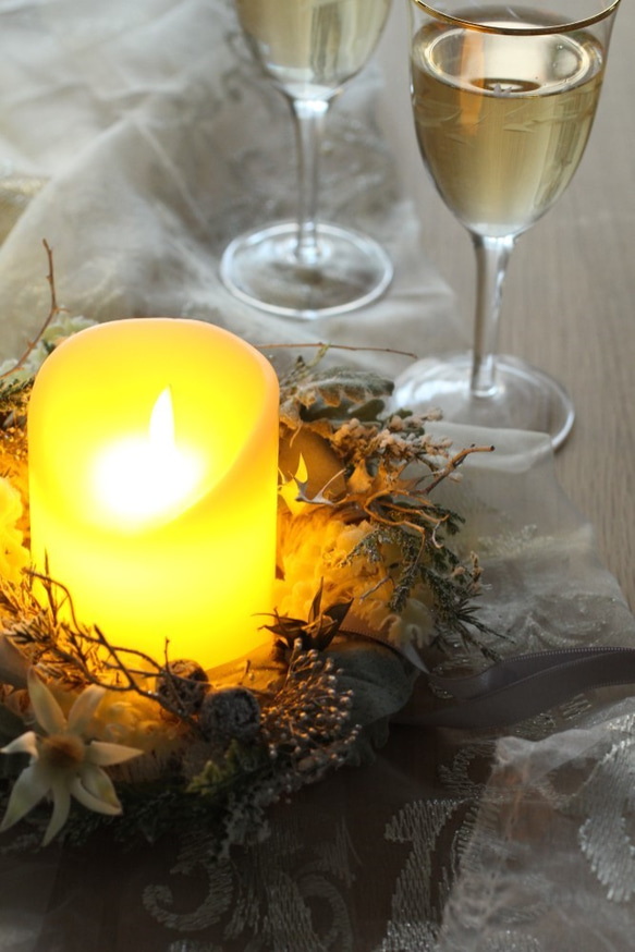 ～kobina~柊とビジューのシルバーリースとLEDキャンドルのセット/リモコン付き 3枚目の画像