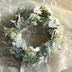 ～kobina~柊とビジューのシルバーリースとLEDキャンドルのセット/リモコン付き 5枚目の画像