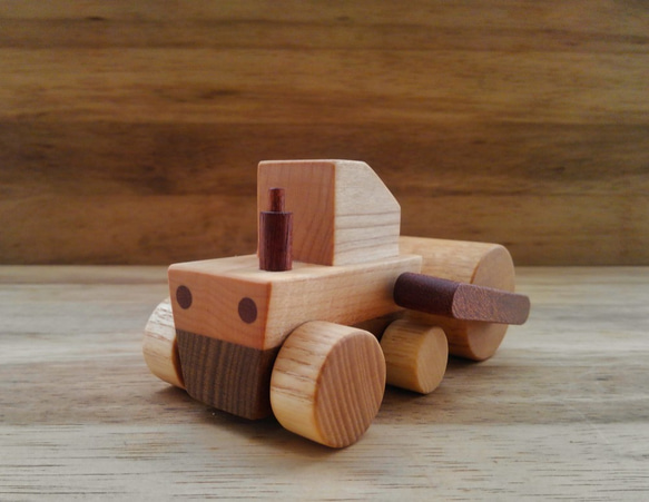 木のおもちゃ　ロードローラー車 4枚目の画像
