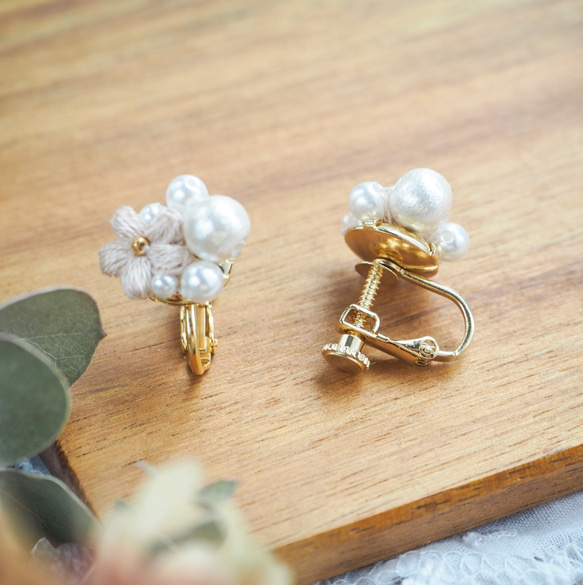 レース編み小花とパールのブーケイヤリング/ピアス        Ω 人気・おすすめ｜使いやすい・旅行におすすめ セール中 全国発送 国内発送対応