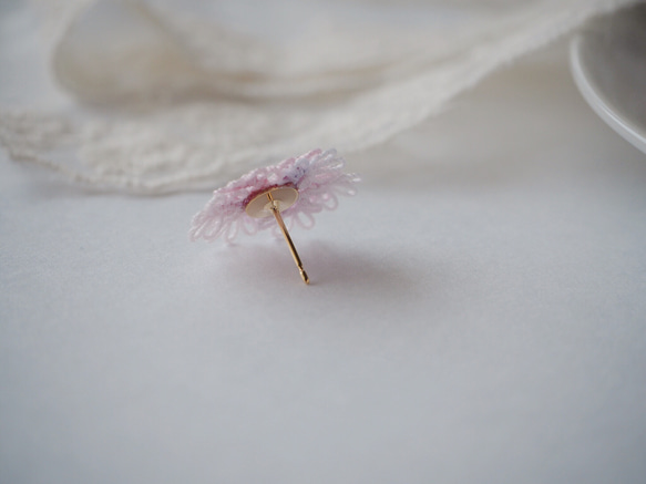 タティング2WAY小花とコットンパールのイヤリング（ピアス） 2枚目の画像
