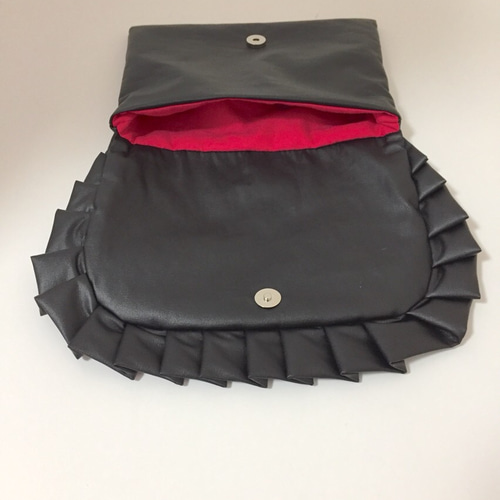 ハンドメイド ♡ フリルバッグ フリルクラッチ クラッチバッグ こぼれ 
