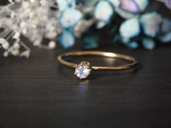 [14kgf] 誰かのための光のリング: Rainbow moonstone crown ring 2枚目の画像