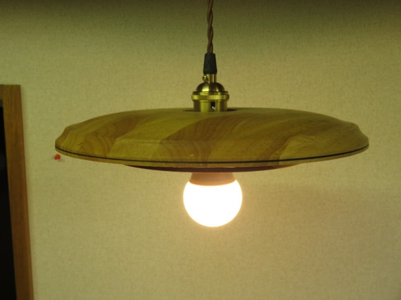 送料無料　木製　クルミとゴム集成材のWシェードの　ペンダントライト 　ランプ　コードアジャスター付き 3枚目の画像