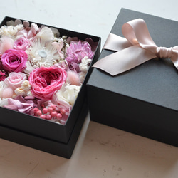 ピンクローズのFlower Box 結婚祝い　贈呈品 2枚目の画像