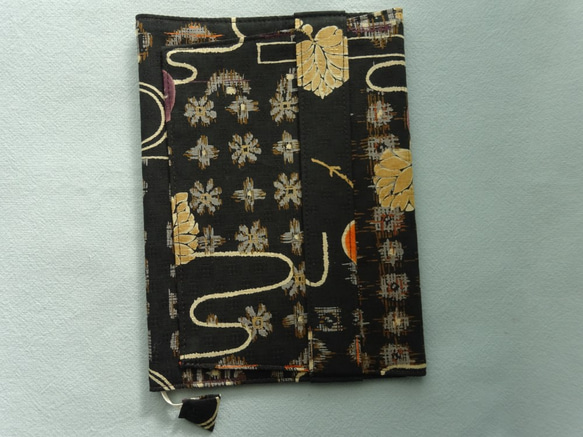 ブックカバー ソフトカバーサイズ　黒色(葵の葉小紋) No.188 1枚目の画像