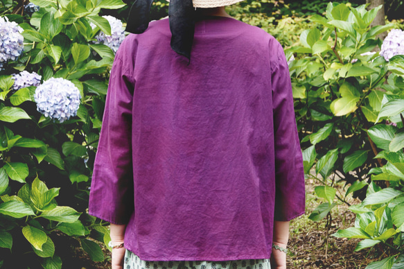 紫陽花ブラウス・濃紫【スモッキング刺繍、染色】 4枚目の画像