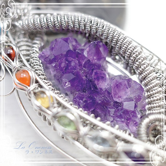La Oneness 紫水晶簇和 7 顆寶石吊墜頂部 de-77-lw-38 第3張的照片