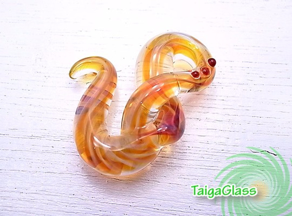 TaigaGlass≪クリアオレンジ≫スネーク風ペンダントトップtg6382 1枚目の画像