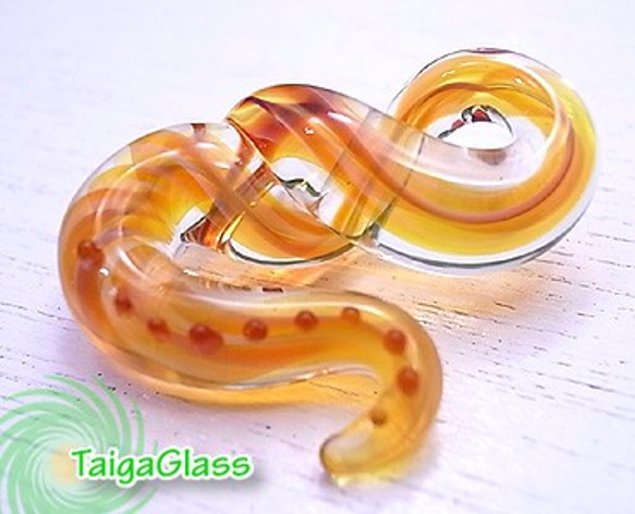 TaigaGlass≪クリアオレンジ≫スネーク風ペンダントトップtg6382 3枚目の画像