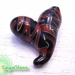 TaigaGlass≪ブラックxレッド≫ハートペンダントトップtg6379 2枚目の画像