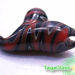 TaigaGlass≪ブラックxレッド≫ハートペンダントトップtg6379 3枚目の画像