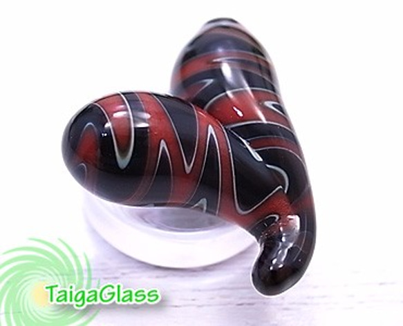 TaigaGlass≪ブラックxレッド≫ハートペンダントトップtg6379 4枚目の画像