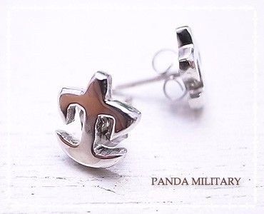 PANDA MILITARY　イカリピアス (ロジウム)　p-063-p