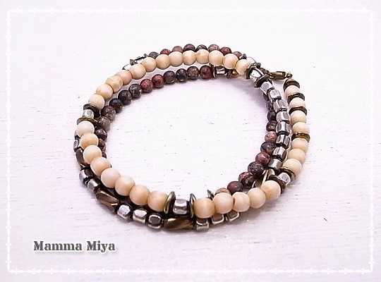 Mamma Miya　碧玉・ボーンビーズ・真鍮　３重巻腕輪　de-51-49