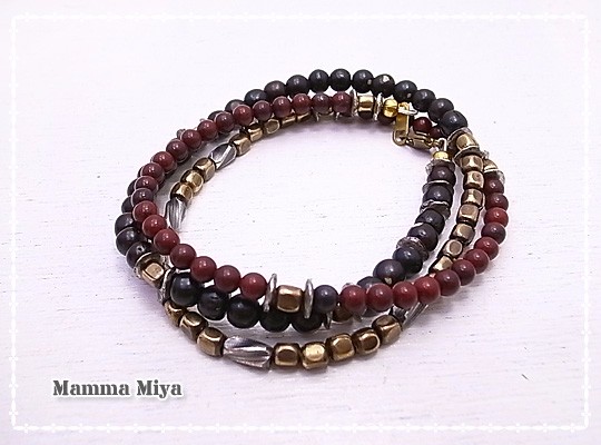 Mamma Miya　碧玉・ボーンビーズ・真鍮　３重巻腕輪　de-51-51