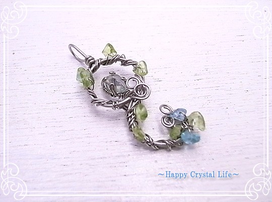 ハピクリ　アクアマリンのワイヤーアートペンダント　hcl-p033