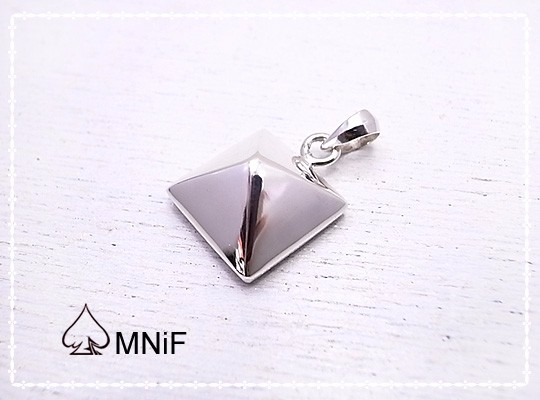 MNiF　MNiF Pyramid Stud Pendant　n1300-004