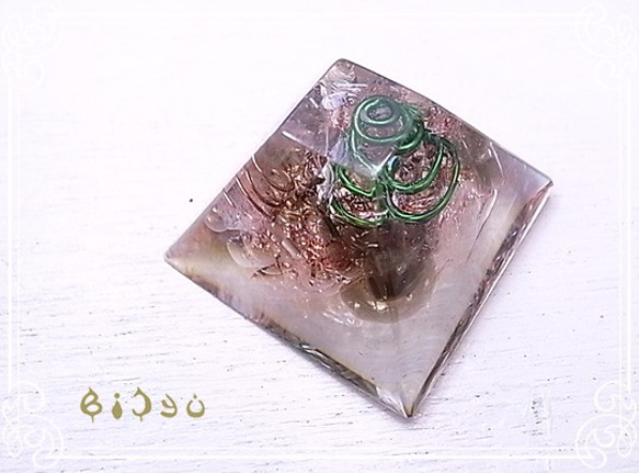毘殊 マヤピラミッド型 スモーキークォーツ ミニオルゴナイト【緑 