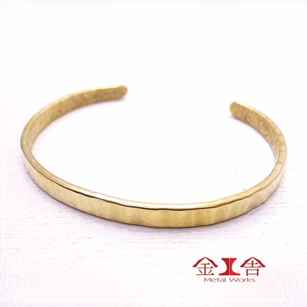 金工舎　真鍮バングル　鎚目　ストレート　幅5mm　de-24-ks-21