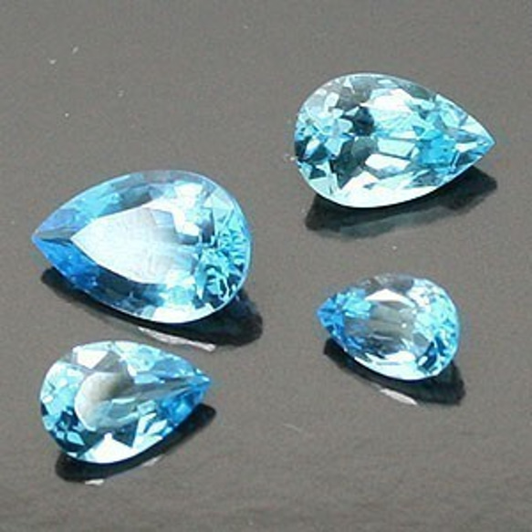 天然石 ルース 卸売　ブルートパーズ（bluetopaz）　ペアシェイプカット　13x18mm 1枚目の画像