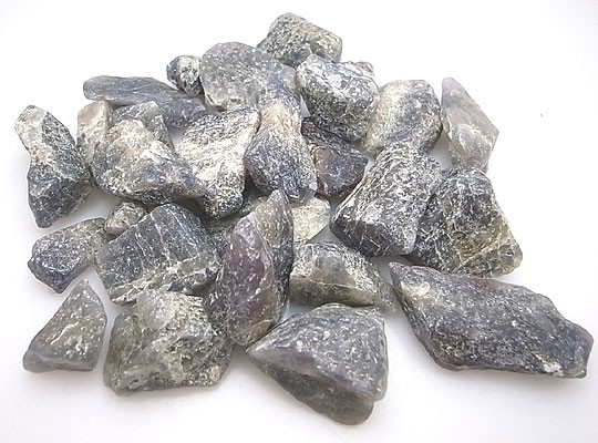 天然石ビーズ 販売　アイオライト菫青石（Iolite）　原石　iolite-stone