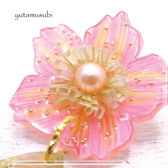 ゆたむすび　プラバンレジン・お花のピンバッチ～ピンク～　de-69-yu-34 2枚目の画像