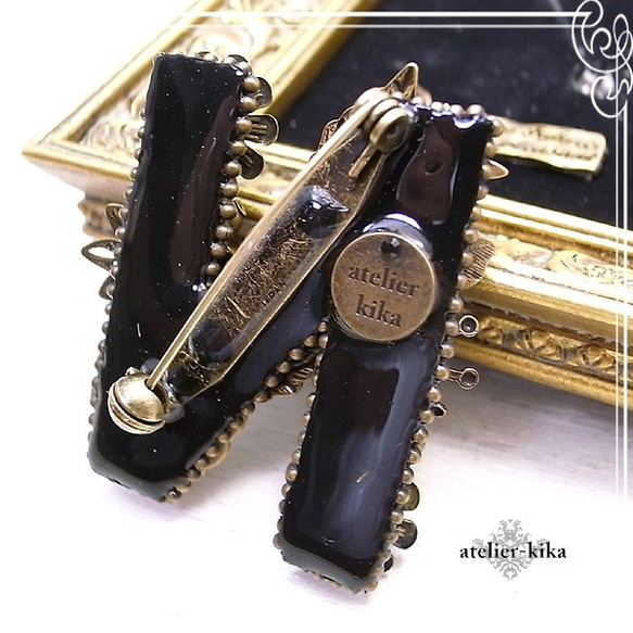 Atelier-Kika字母珠寶框架（胸針）DE-104-AK-63CC 第4張的照片