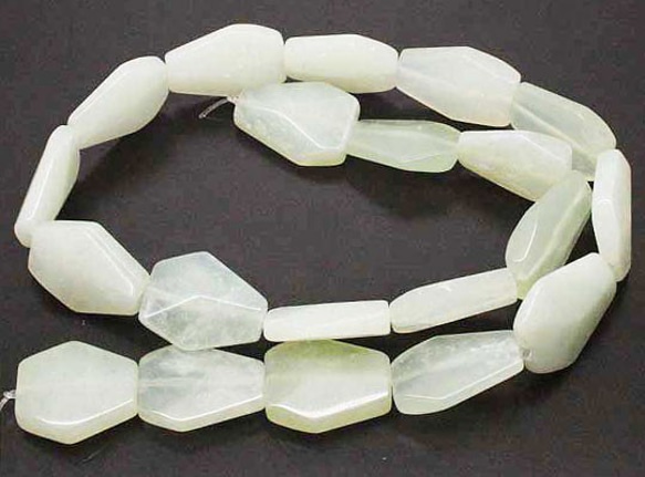 天然石 ビーズ ライン 卸売　ニュージェイド（New jade）　平六角形ビーズ　timy-98 1枚目の画像