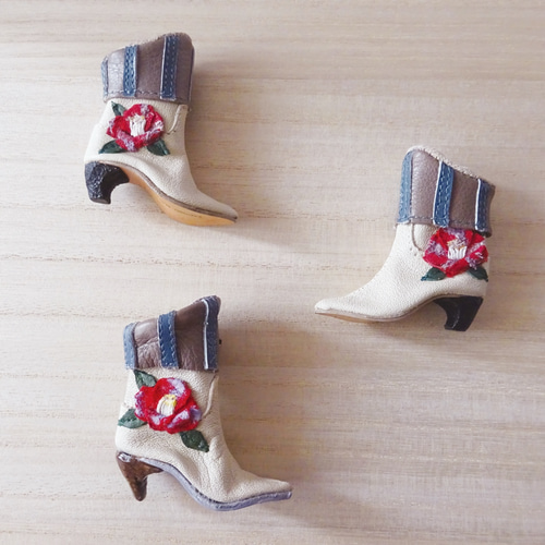 椿ブーツのブローチ(受注制作) ブローチ ふらわぁぱれっと 通販