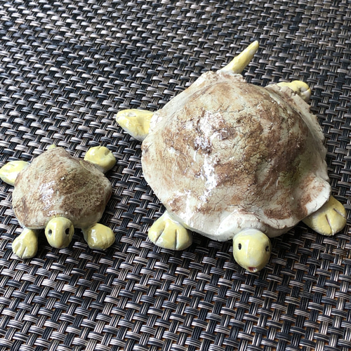 親子亀の置物 その他置物 ｱﾄﾘｴさくら（悠桜窯） 通販 9536014｜Creema