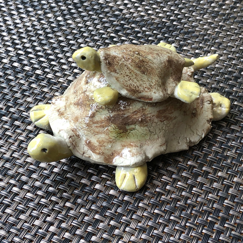 親子亀の置物 その他置物 ｱﾄﾘｴさくら（悠桜窯） 通販 9536014｜Creema