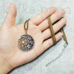 睡蓮と三日月のネックレス~菫~ 4枚目の画像