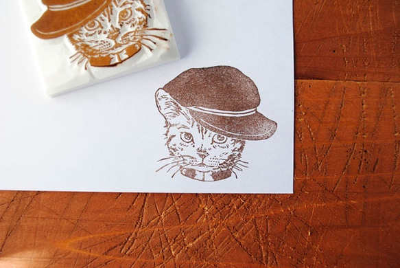 『受注製作』学生帽をかぶった猫　ハンドメイド消しゴムはんこ　 3枚目の画像
