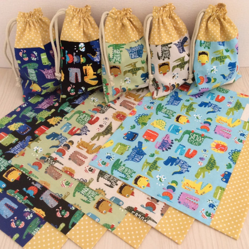 ランチョンマットと巾着袋セット☆恐竜〈全5色〉 給食袋 カピバラ 通販 