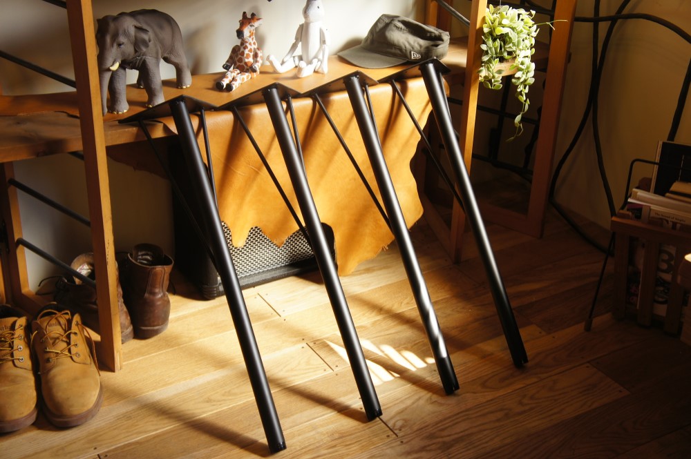 #31テーブル鉄脚(てつあし)4本1セット 直角タイプor角度付タイプ全長700ｍｍ フロイドレッグ