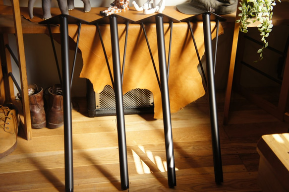 #31テーブル鉄脚(てつあし)4本1セット 直角タイプor角度付タイプ全長700ｍｍ フロイドレッグ 2枚目の画像